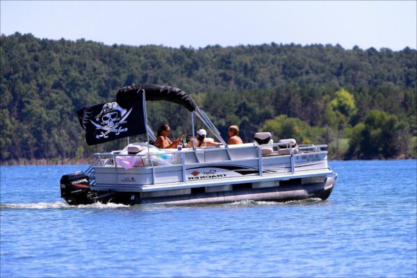 Pontoon Boat Rentals | 8 persons to 16+ persons - Image 5