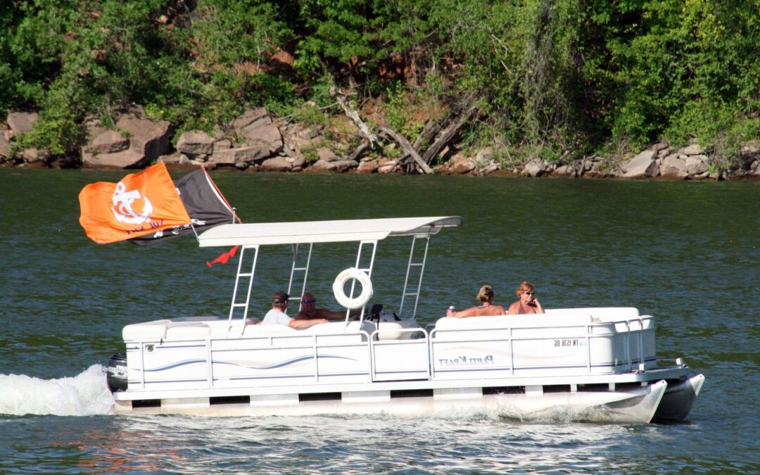 Pontoon Boat Rentals | 8 persons to 16+ persons